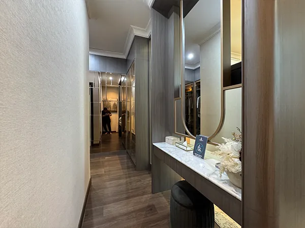 The Ebony Residence - Attic Room